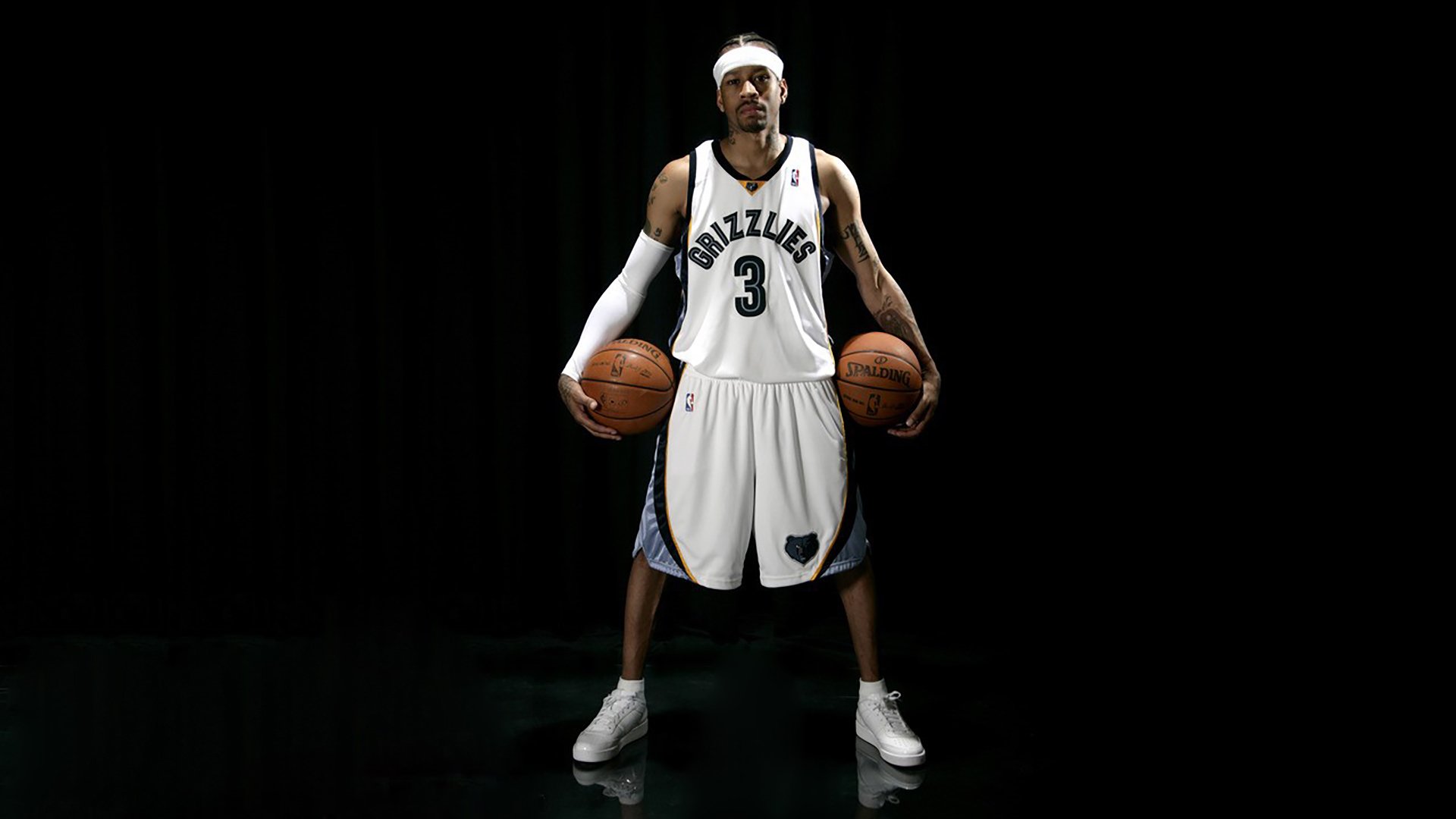 SUP桨板城市内河赛 夜间灯光与水中倒影营造梦幻氛围